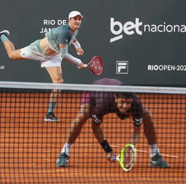 João Fonseca elogia Thiago Monteiro, amigo e rival na estreia no Rio Open