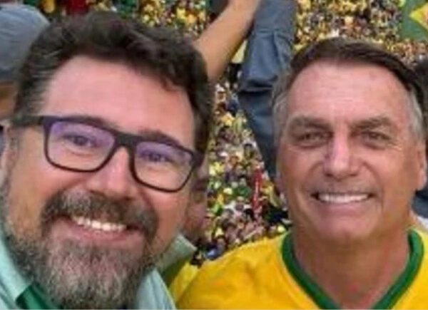 Bolsonaro divulga candidato ao Senado em carta direcionada a Michelle