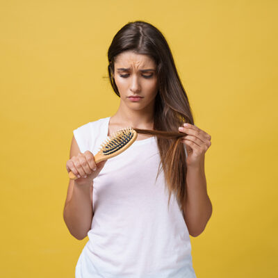 Coceira e queda de cabelo: o alerta do couro cabeludo que você não pode ignorar