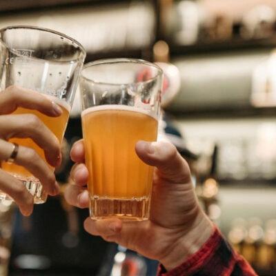 Ressaca pós-carnaval? Saiba os efeitos do álcool no corpo e como aliviá-los