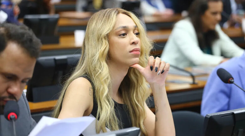 Erika Hilton prevê aprovação da PEC da 6×1 no 1º semestre; entenda os impactos da proposta