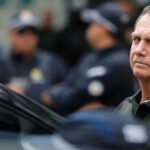 Laudo da PF aponta que Bolsonaro precisa de cuidados, mas pode permanecer preso na Papudinha