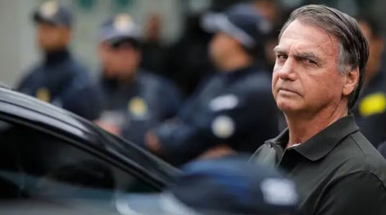 Laudo da PF aponta que Bolsonaro precisa de cuidados, mas pode permanecer preso na Papudinha