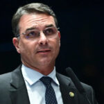 Flávio Bolsonaro diz que Zema seria “excelente vice” e sinaliza proximidade com Tarcísio