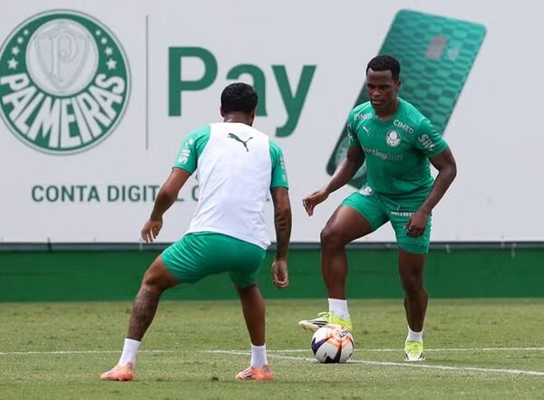 Novo reforço do Palmeiras, Arias treina com grupo pela primeira vez e pode estrear nas quartas do Paulista