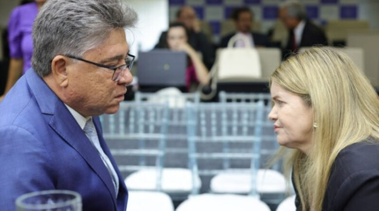 Deputado apresenta projeto que proíbe deixar cães e gatos sozinhos por mais de 36 horas