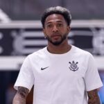 Corinthians encaminha rescisão com Martínez; volante abrirá mão dos vencimentos de 2027