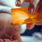 “Kit ressaca” pode causar danos graves ao fígado e ao coração, alerta especialista