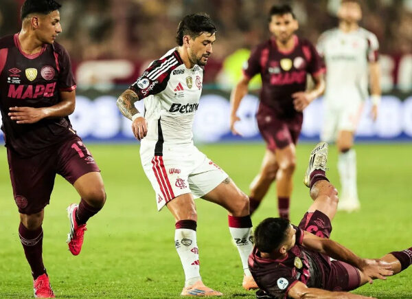 Flamengo sofre gols do Lanús na prorrogação e perde o título da Recopa