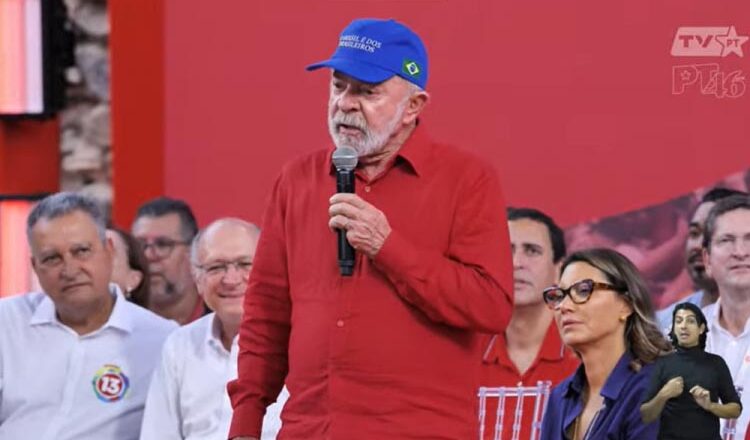 Lula cobra “petismo raiz”, diz que política apodreceu e eleição será uma guerra