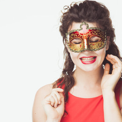 Xô sapinho: 6 dicas de saúde bucal para curtir a folia de Carnaval com segurança