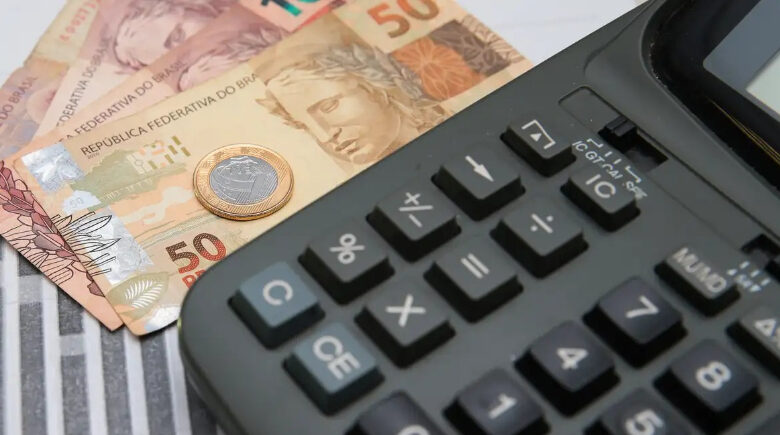 IR zero para quem ganha até R$ 5 mil vale nos salários pagos este mês