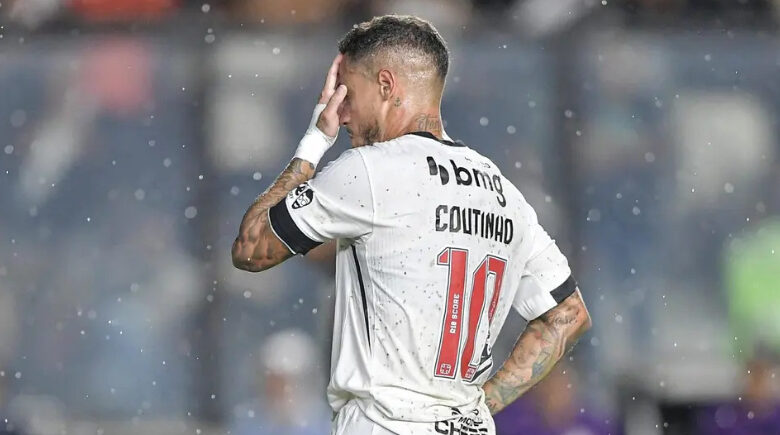 Philippe Coutinho é vaiado pela torcida do Vasco em derrota para o Bahia