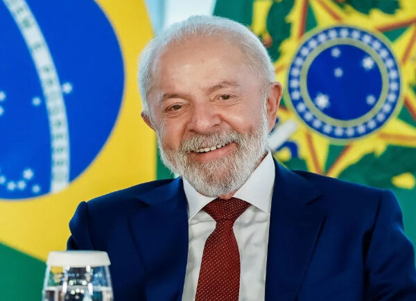 Lula comemora vitória de presidente eleito em Portugal e fala em “vitória expressiva nas urnas”