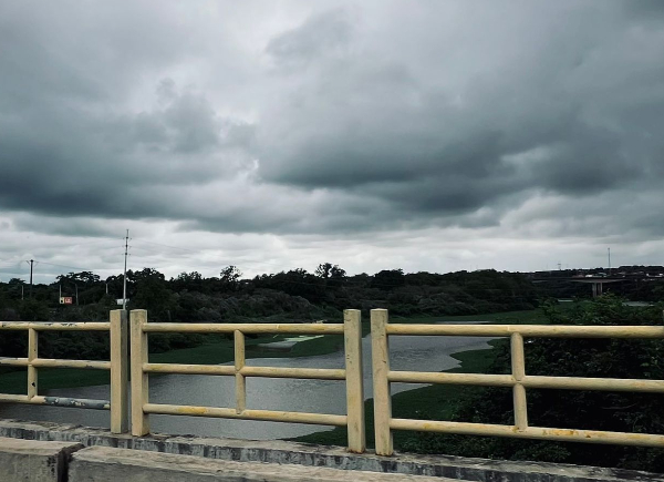 INMET emite alerta vermelho para o Piauí; 145 cidades podem registrar chuvas acima de 100 mmDefesa Civil orienta população a evitar áreas alagadas e descampadas diante do risco de descargas elétricas e rajadas de vento