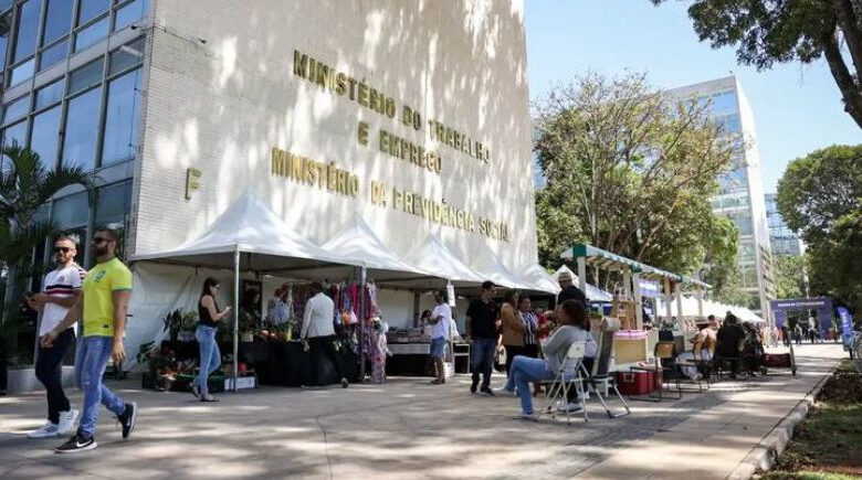 Governo autoriza R$ 4,6 bilhões para pagamento de saque-aniversário do FGTS; confira como receber