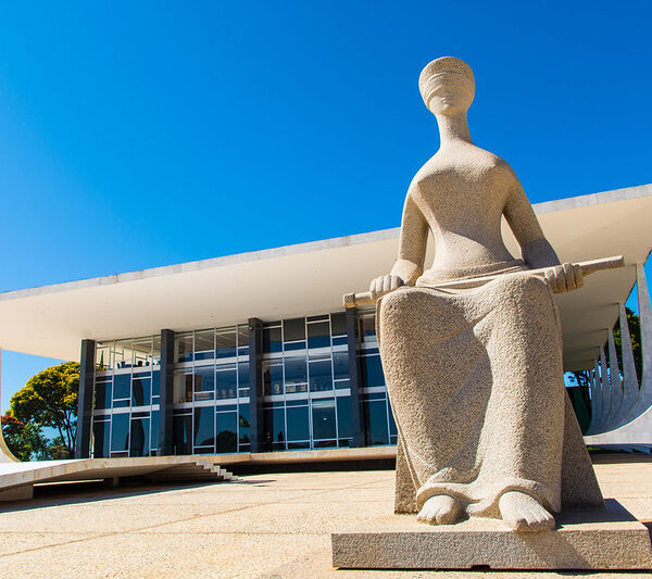 Receita Federal afasta auditor alvo de operação por vazamento de dados do STF