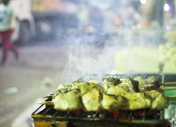 Vigilância Sanitária orienta foliões sobre cuidados com alimentos e bebidas no carnaval