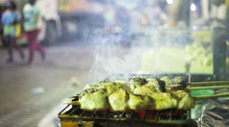 Vigilância Sanitária orienta foliões sobre cuidados com alimentos e bebidas no carnaval