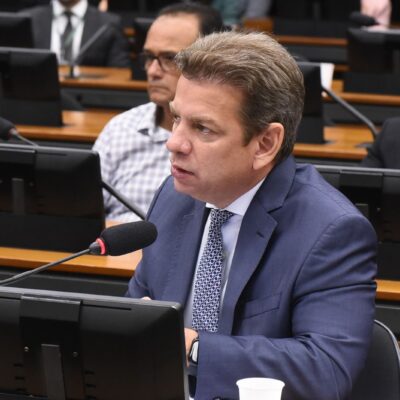 Câmara acelera projeto que endurece pena para assassinato de idosos