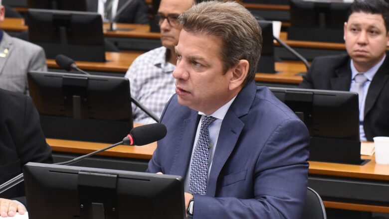 Câmara acelera projeto que endurece pena para assassinato de idosos