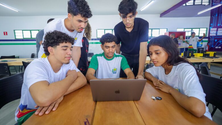 Conectividade transforma rotina e amplia aprendizagem nas escolas de tempo integral