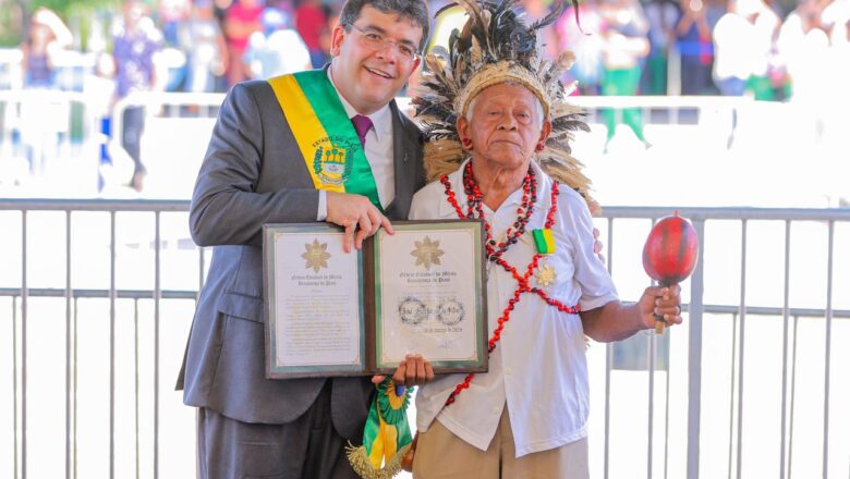 Rafael Fonteles entrega Medalha da Ordem do Mérito Renascença a 42 personalidades durante comemorações da Batalha do Jenipapo
