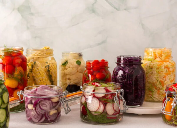 Descubra oito alimentos fermentados que vão mudar a sua saúde intestinal