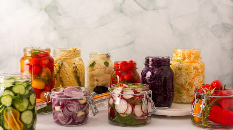 Descubra oito alimentos fermentados que vão mudar a sua saúde intestinal