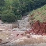 Barragem transborda após chuvas e deixa famílias ilhadas no interior de MG