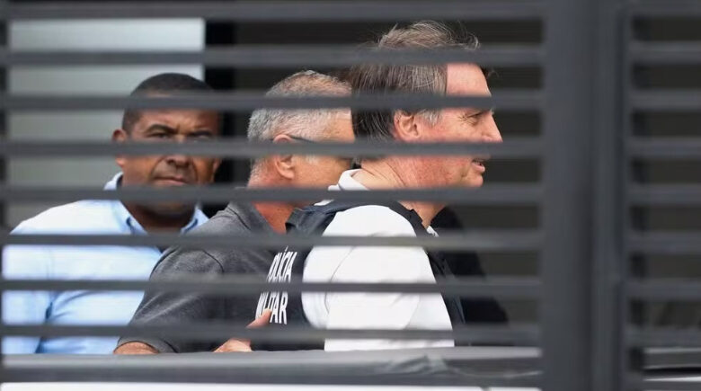 Moraes nega livre acesso de filhos à residência onde Jair Bolsonaro está preso