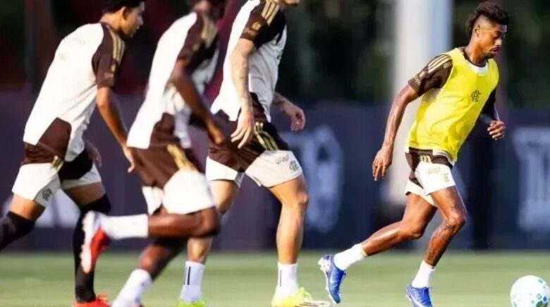 Bruno Henrique de volta ao Flamengo? Fotos mostram atleta em treino após episódio de pubalgia