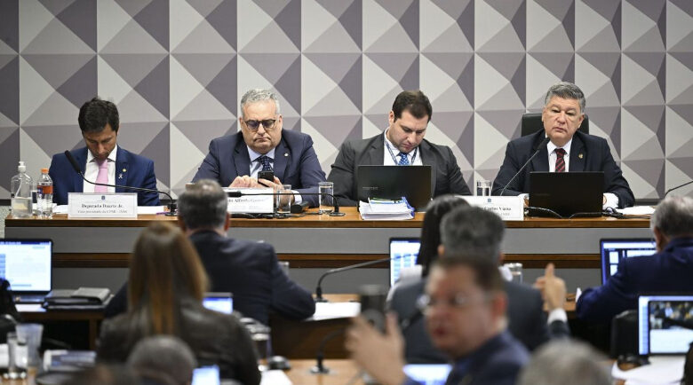 CPMI do INSS termina sem relatório final após rejeição de parecer de Alfredo Gaspar