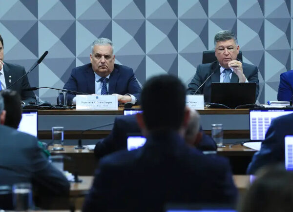 Presidente da Dataprev, ex-secretária do “Careca do INSS” e advogado são convocados a CPMI do INSS