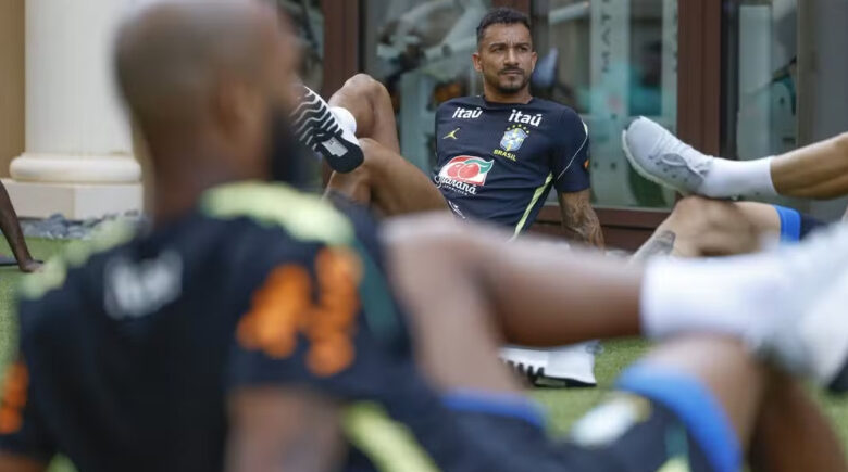 Ancelotti indica Danilo como substituto de Wesley em treino para enfrentar a Croácia