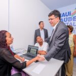Governador entrega modernização de escola na zona norte de Teresina e expande acesso a laboratórios, ensino técnico e tempo integral