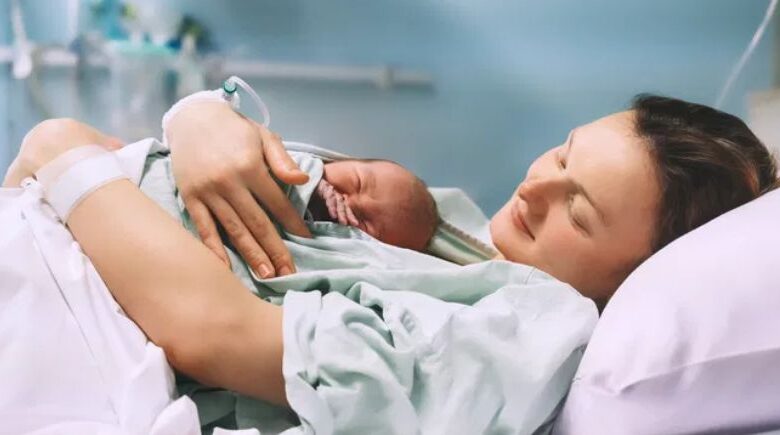 Parto humanizado não é só em casa ou na banheira: especialista explica o que realmente significa