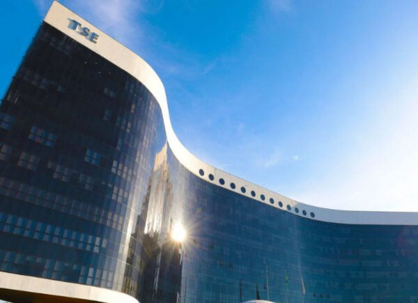 TSE proíbe divulgação de conteúdo novo feito por IA 72 horas antes do pleito