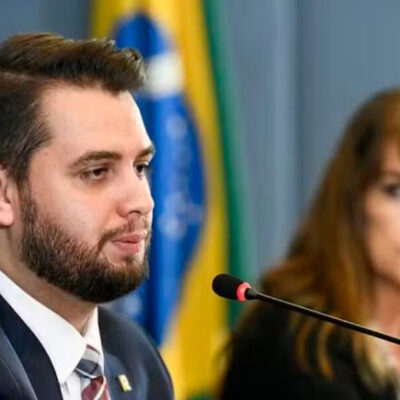 Moraes manda Filipe Martins, ex-assessor de Bolsonaro, voltar para presídio no Paraná