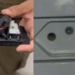 Funcionária encontra microcâmera escondida em tomada no banheiro de empresa em SC