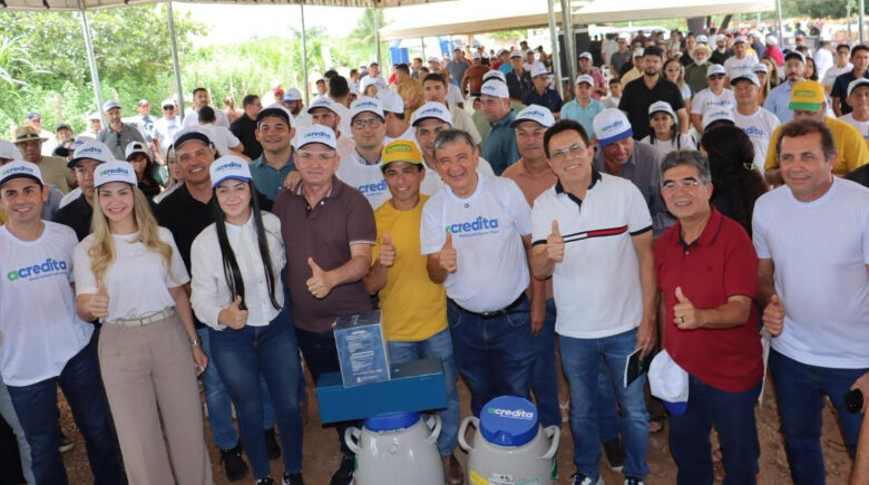 Wellington Dias lança Programa Acredita Bacia Leiteira em Castelo do Piauí