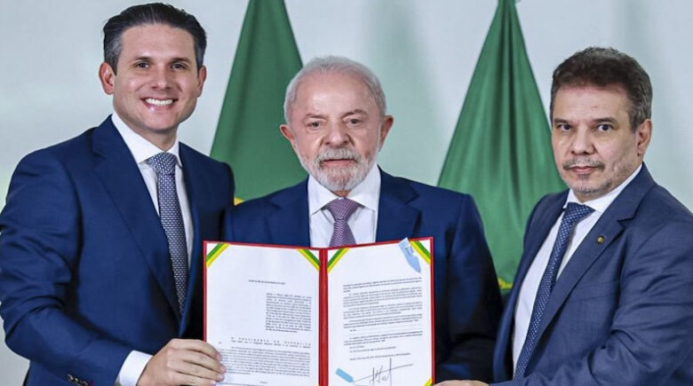 “Estamos à disposição para combater o crime organizado”, diz Lula ao sancionar Lei Antifacção