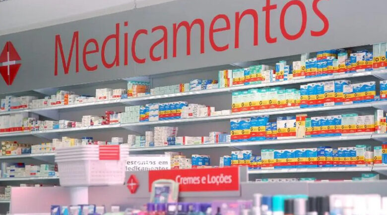 Governo sanciona lei que autoriza venda de medicamentos em supermercados; veja regras