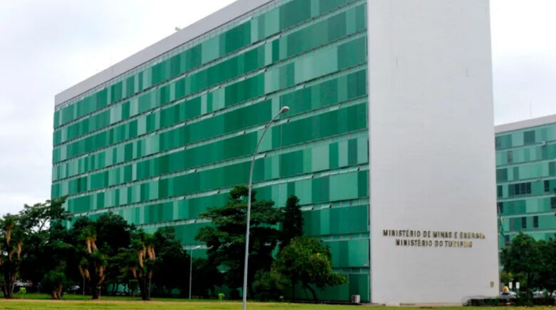 Governo solicita à Aneel o adiamento de reajustes na energia em março