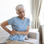 7 hábitos e posturas que prejudicam sua coluna lombar