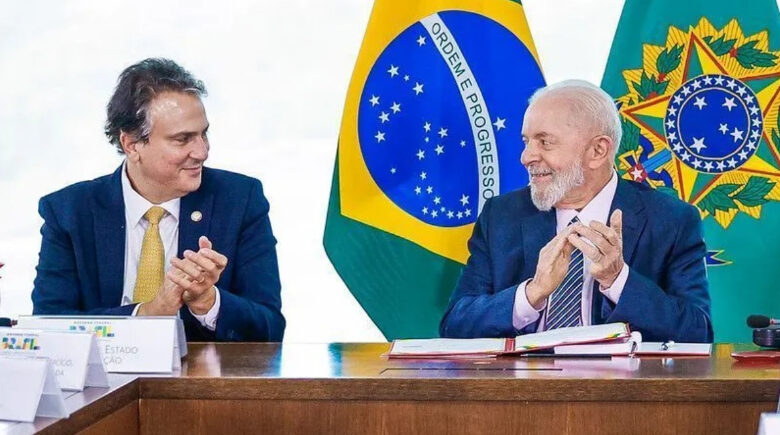 Lula confirma saída de Camilo Santana do MEC para atuar em campanha eleitoral