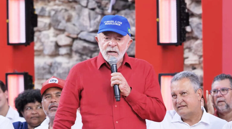 PT aciona TSE contra Flávio e Carlos Bolsonaro por campanha antecipada