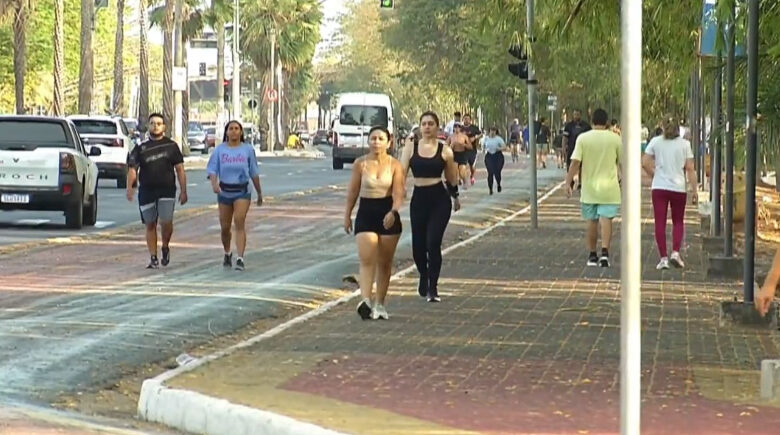 Saiba quais os benefícios de realizar caminhada após as refeições