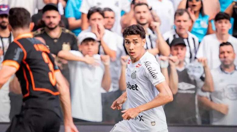 Santos e Corinthians empatam clássico na Vila com gols de Memphis e Gabigol