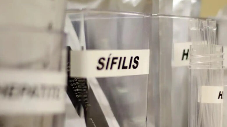 SUS passa a adotar antibiótico para prevenir sífilis e clamídia; entenda